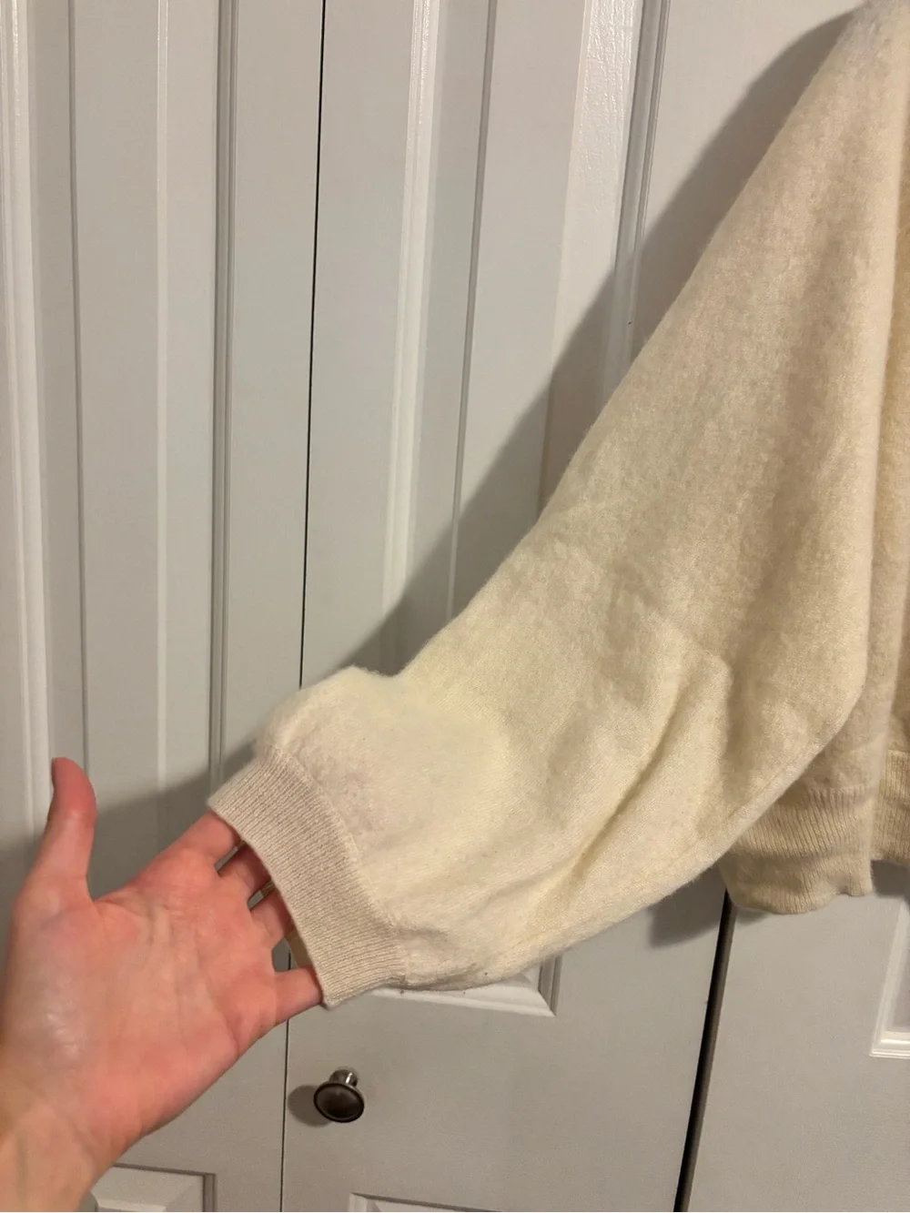 100% cashmere sweater in white/cream color, size XL